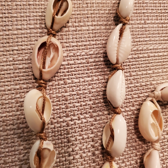 🐕 Cowrie shell necklace and bracelet set - Picture 2 of 5